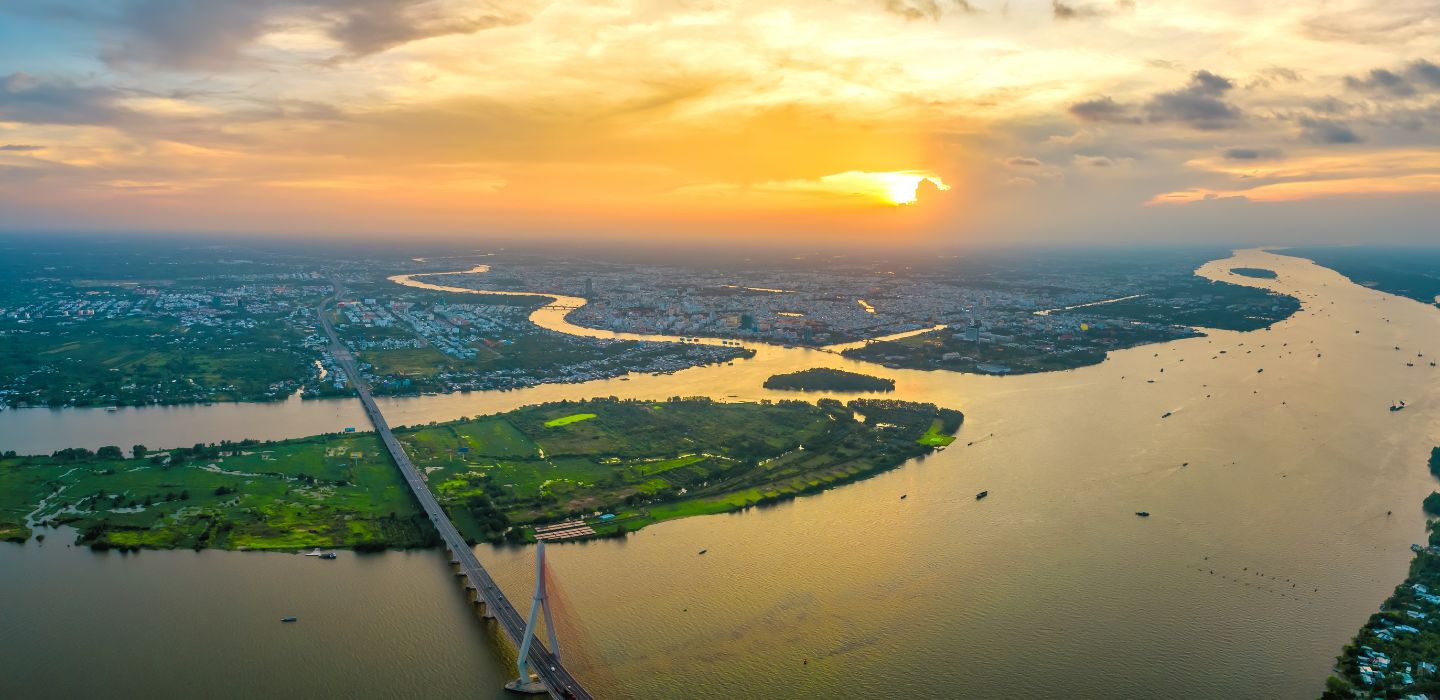 vietnam-beach-tour-7-can-tho-bridge