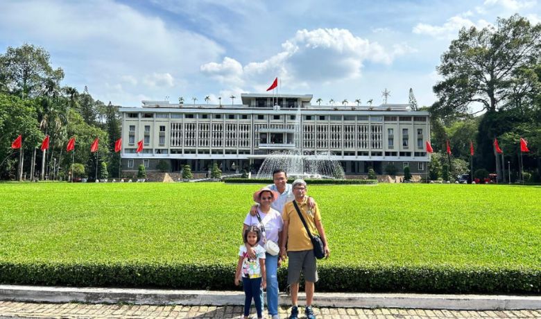 vietnam-family-travel-6-family-in-sai-gon