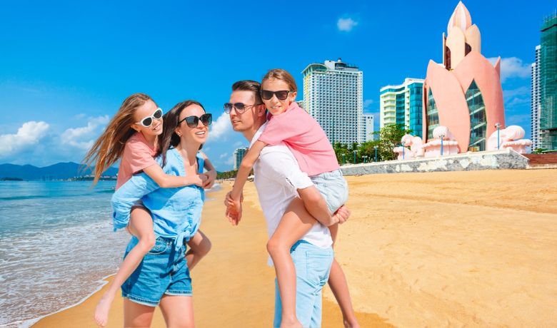 vietnam-family-travel-7-family-in-nha-trang