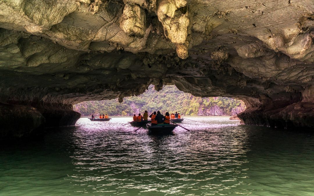 halong-bay-caves-5