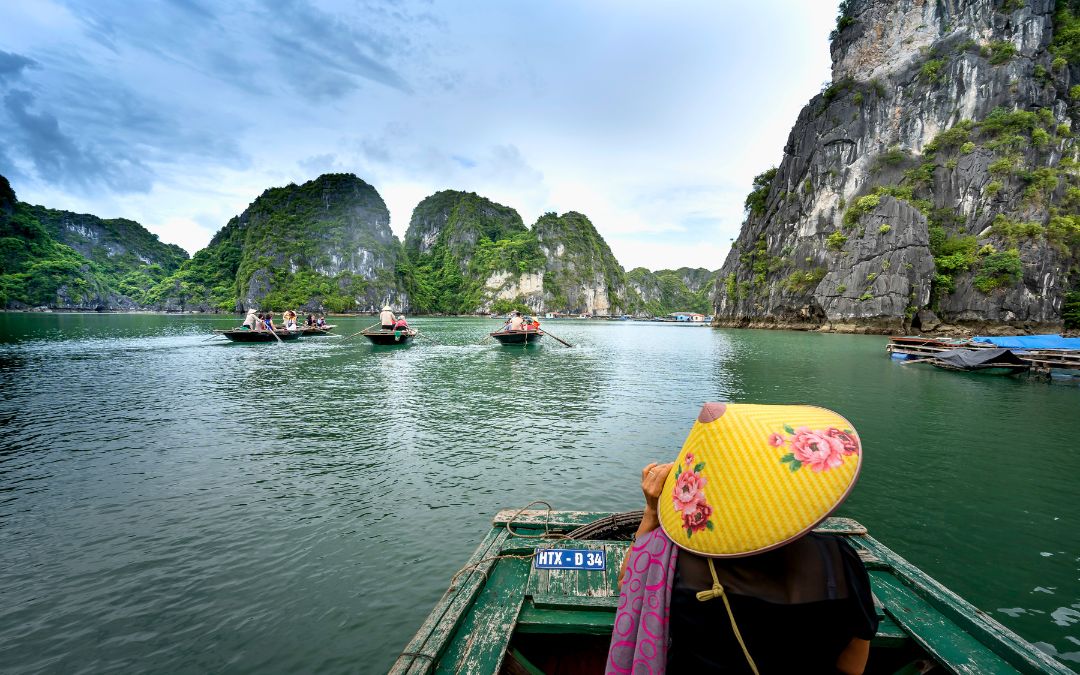 halong-bay-caves-6