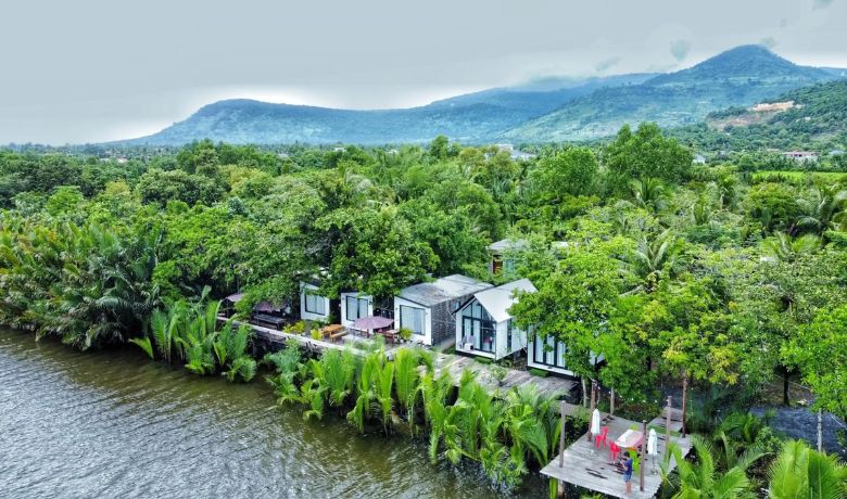 cambodia-honeymoon-11-kampot-riverfront-boutique