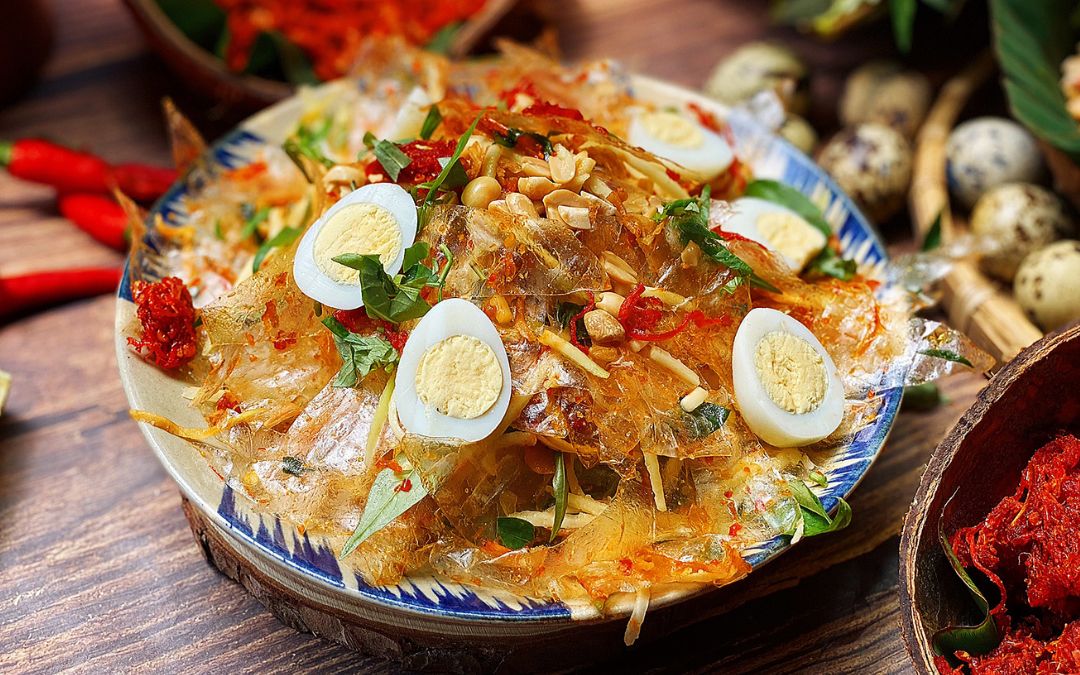 what-to-eat-in-vietnam-15-banh-trang-tron