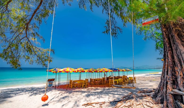 is-phuket-worth-visiting-3-bang-tao-beach