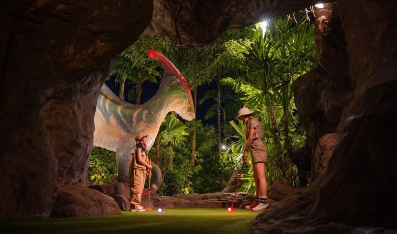 is-phuket-worth-visiting-8-mini-golf