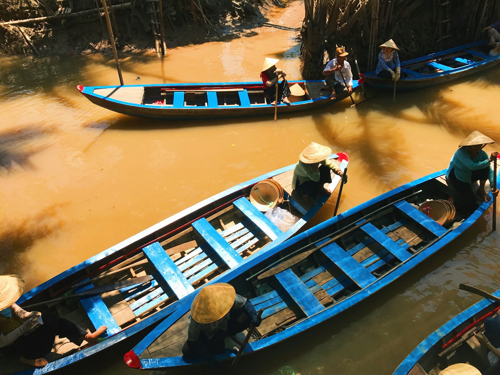 Floating-markets-in-Vietnam-1