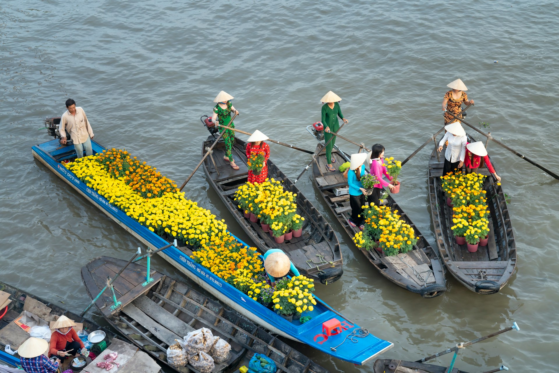 Floating-markets-in-Vietnam-4
