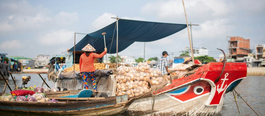 floating-markets-in-vietnam