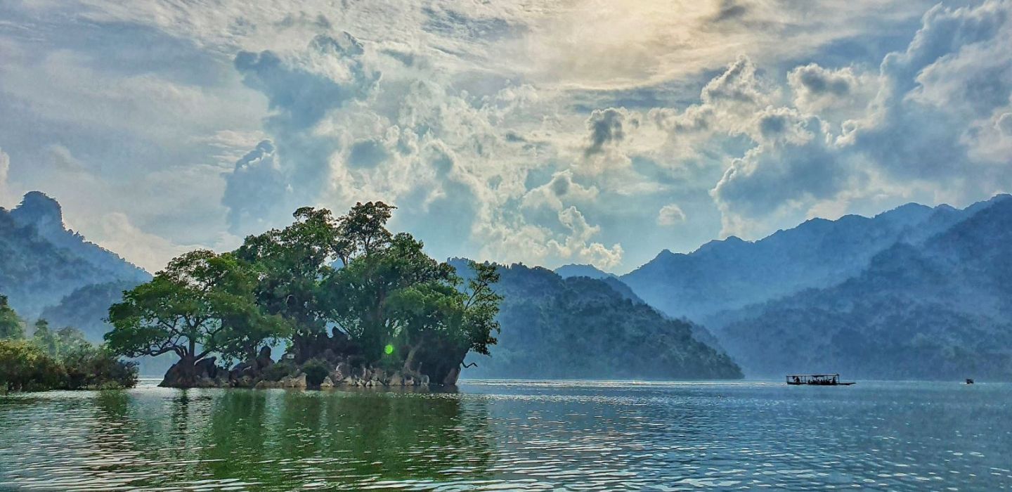 vietnam-classic-tour-4-ba-be-lake