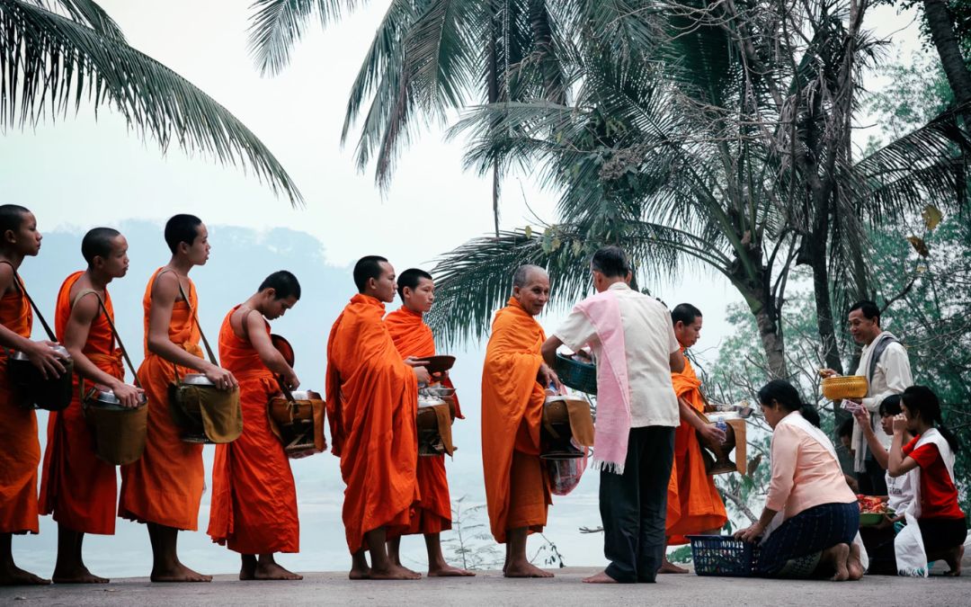 laos-experience-4-tak-bat