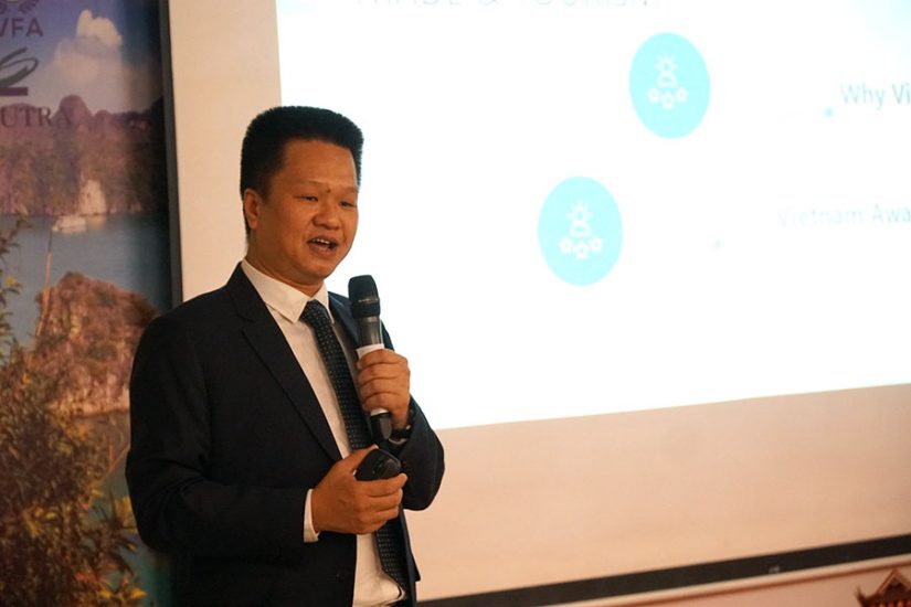 Mr. Quyen Le introducing to Indonesian investors about Vietnam