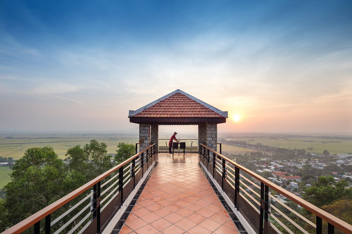 Victoria Nui Sam Lodge