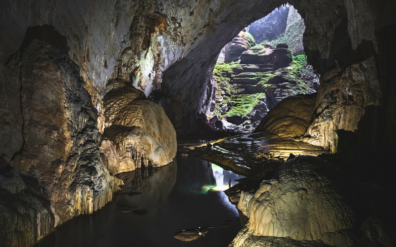 caves-in-vietnam-1-son-doong