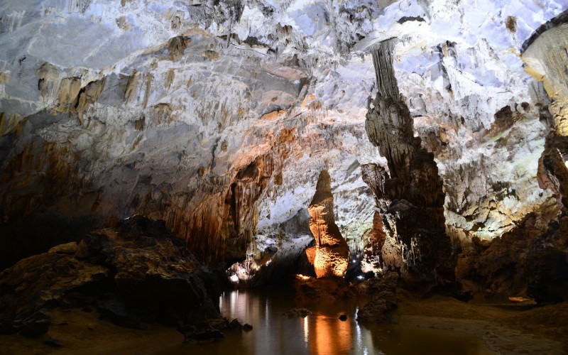 caves-in-vietnam-3-phong-nha