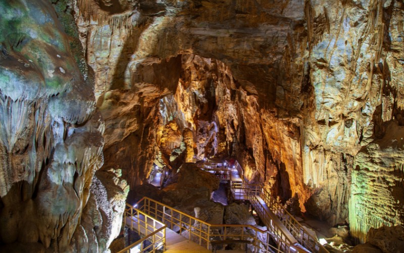 caves-in-vietnam-8-paradise-cave