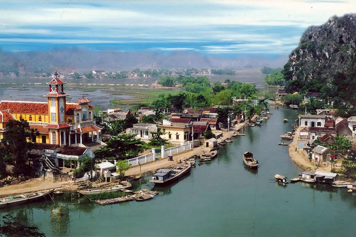 Explore Life Of Kenh Ga Floating Village