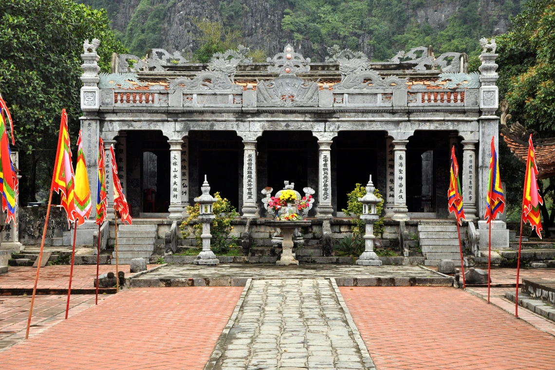 Visit Thai Vi Temple In Ninh Binh