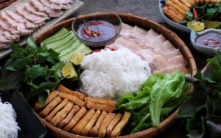 Local Guide: 20 Famous Food In Hanoi | Asia Pioneer Travel