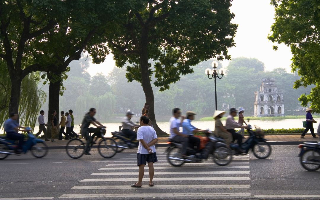 walking-tour-in-hanoi-1