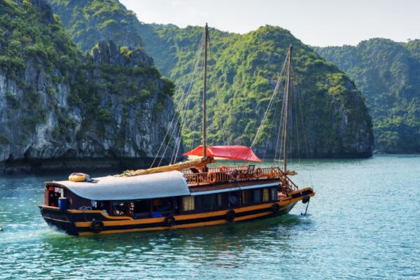 Discover The Best Ways To Travel From Hanoi To Halong Bay