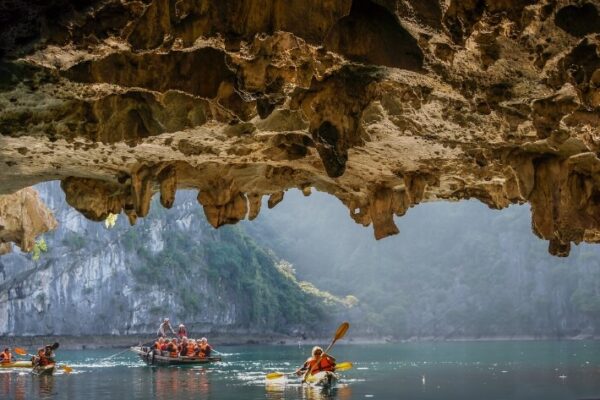 Kayak in Vietnam: Discover the Most Beautiful Spots and Essential Tips