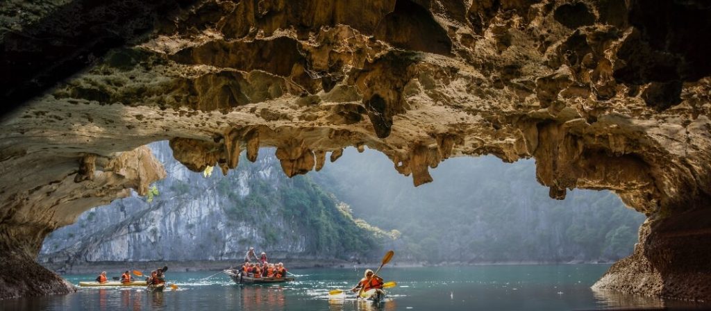 Kayak in Vietnam: Discover the Most Beautiful Spots and Essential Tips