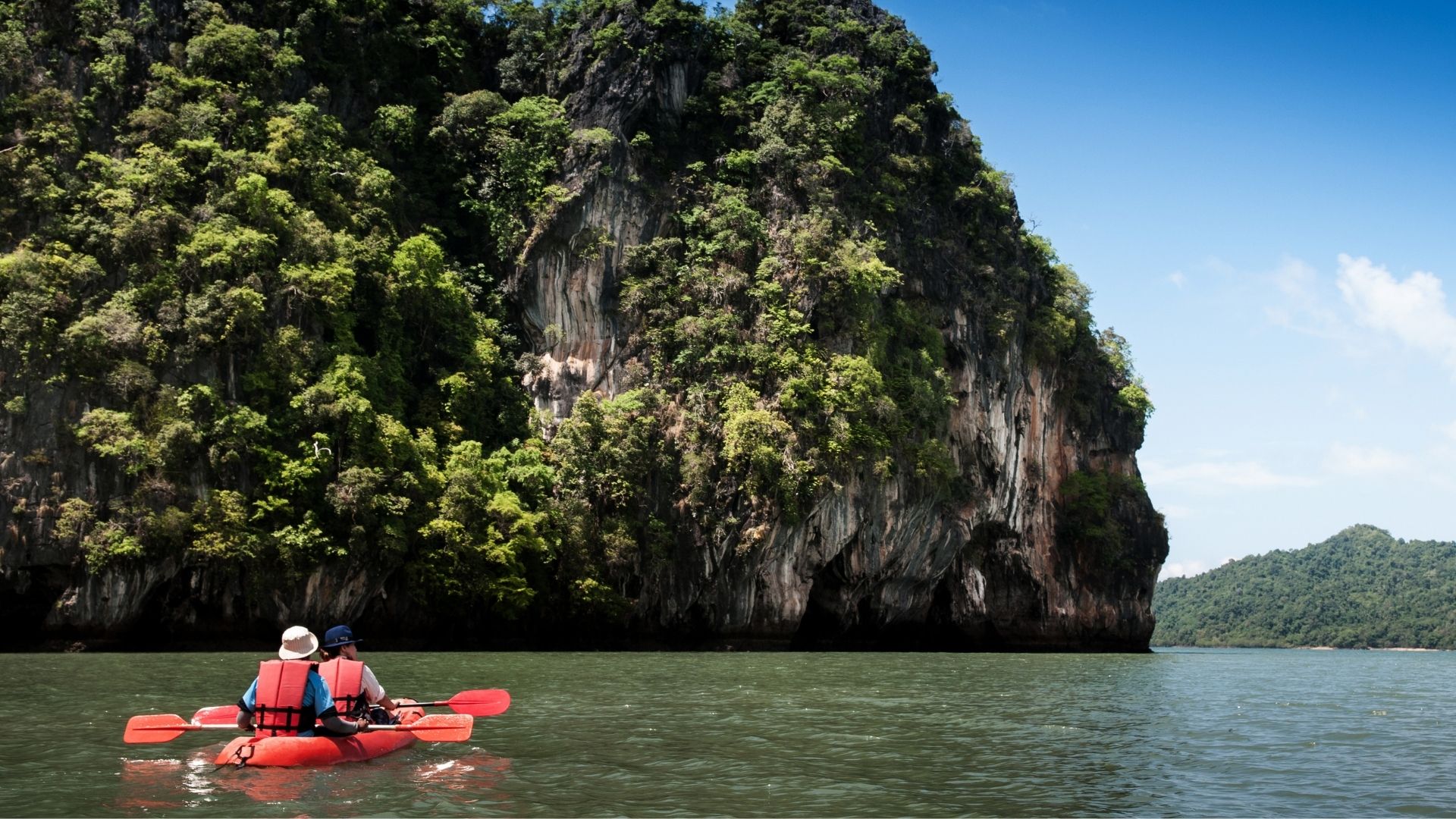 thailand-honeymoon-14-Kayaking-talabeng-island