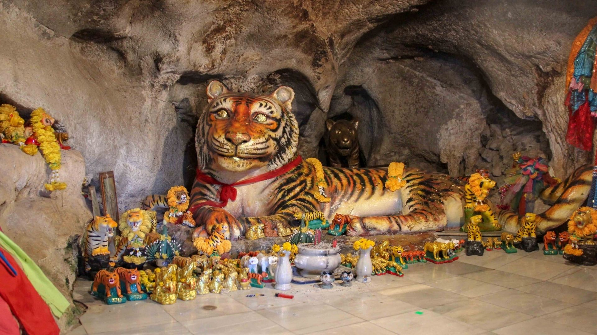 thailand-honeymoon-8-tiger-cave-temple