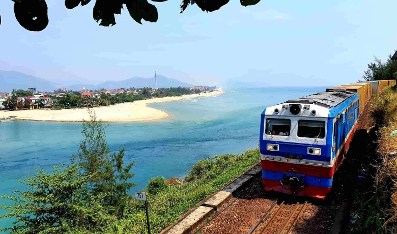 heritage-train-in-vietnam-6