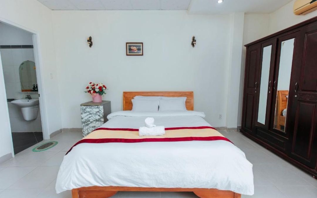 ho-tram-vietnam-mid-range-hotel