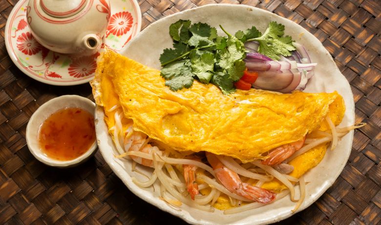 traditional-vietnamese-dishes-banh-xeo