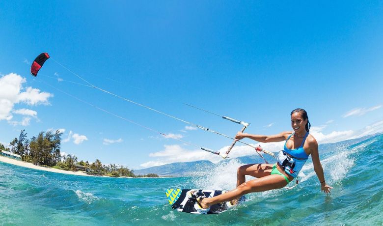 kitesurfing-in-mui-ne-beach-vietnam