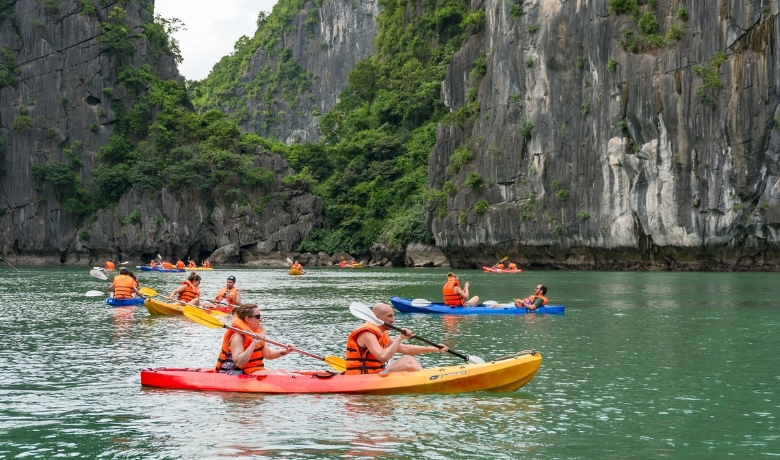 ha-long-bay-and-cat-ba-island-4