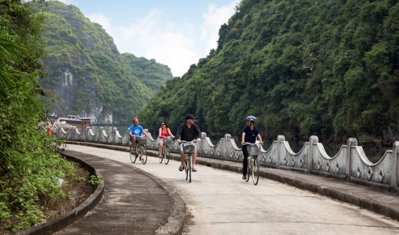 ha-long-bay-and-cat-ba-island-7