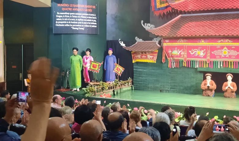 water-puppetry-show-hanoi-vietnam