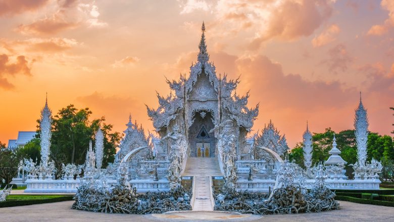 white-temple-in-chiang-rai-thailand