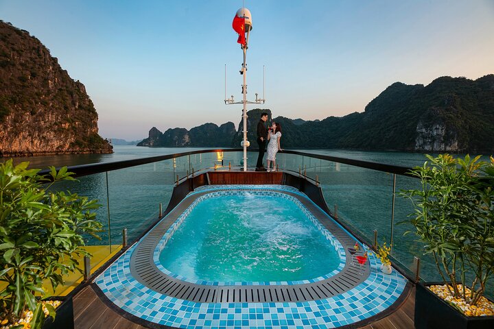 nostalgia-cruises-ha-long