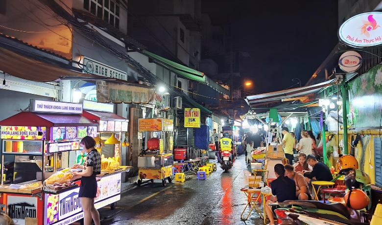 night-markets-in-vietnam-10