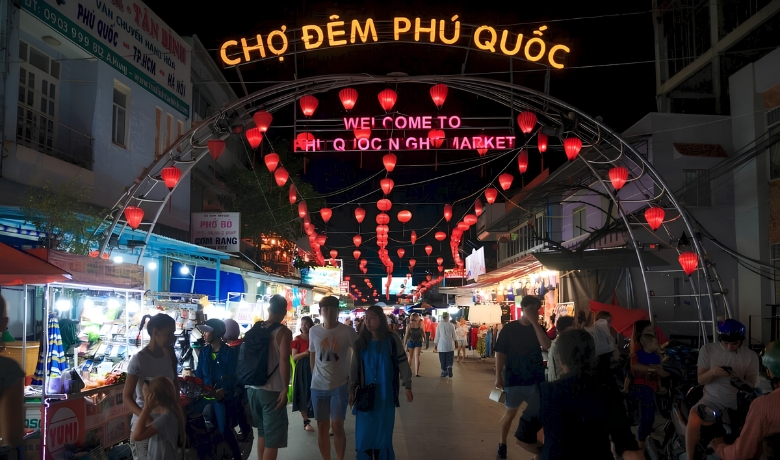 night-markets-in-vietnam-11