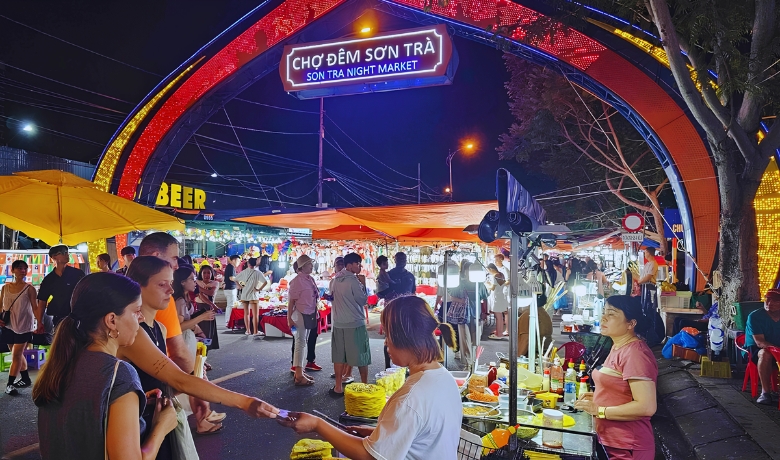 night-markets-in-vietnam-6