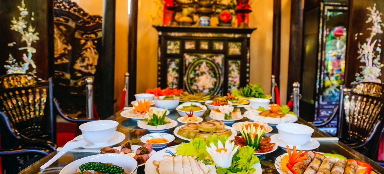 Vietnam Etiquette Guide: The Ultimate Cultural Dos and Don’ts for Travelers